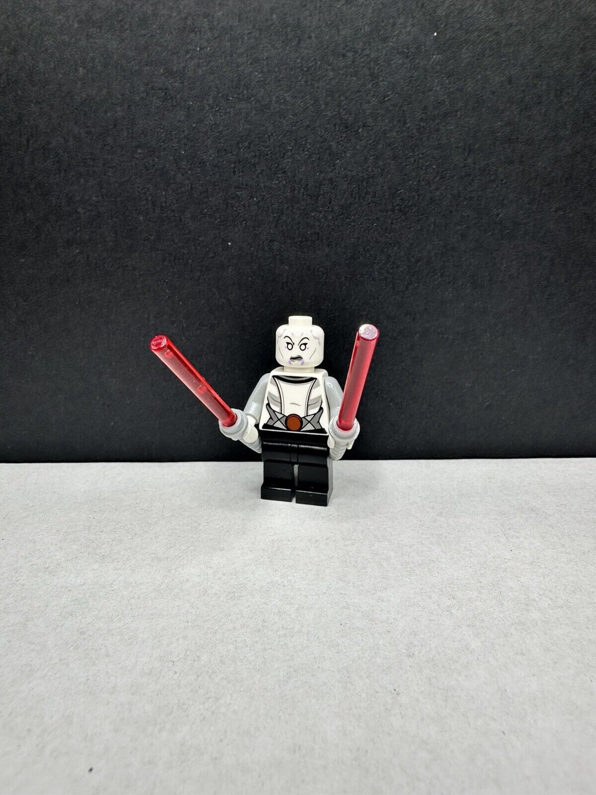 LEGO STAR WARS Minifigure Asajj Ventress - White Torso (sw0615) 75087